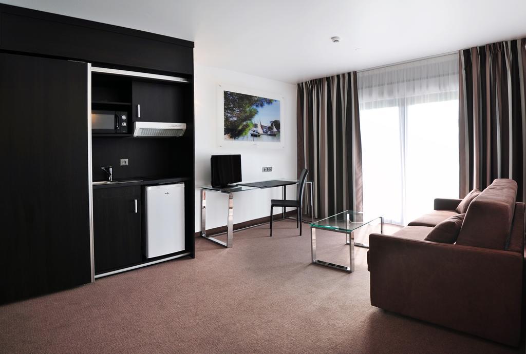 Golden Tulip Pornic Suites Buitenkant foto