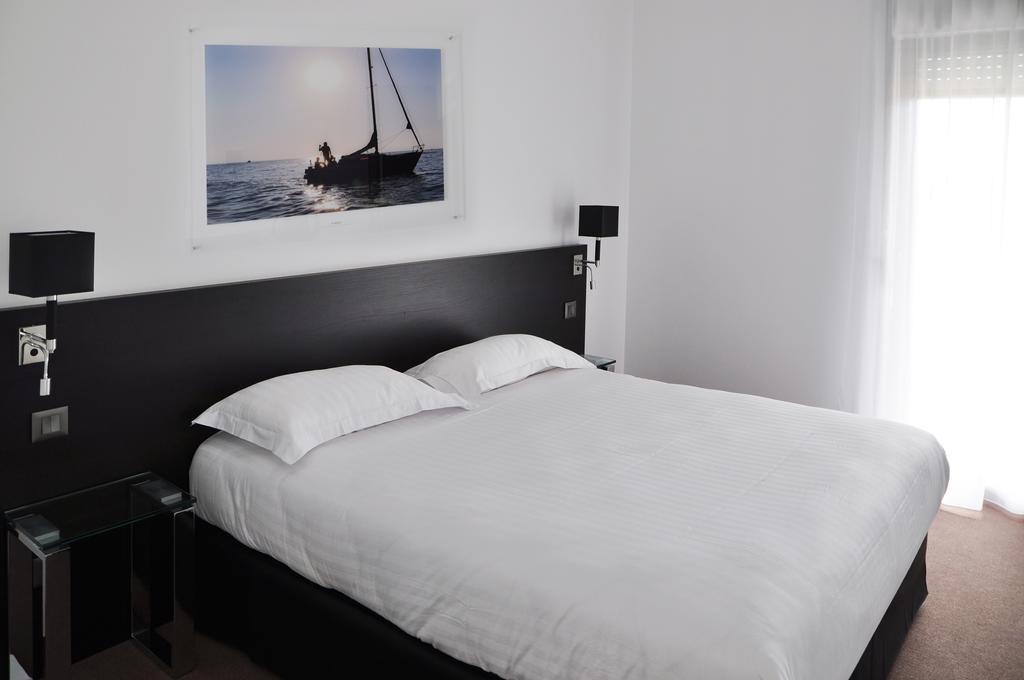 Golden Tulip Pornic Suites Buitenkant foto